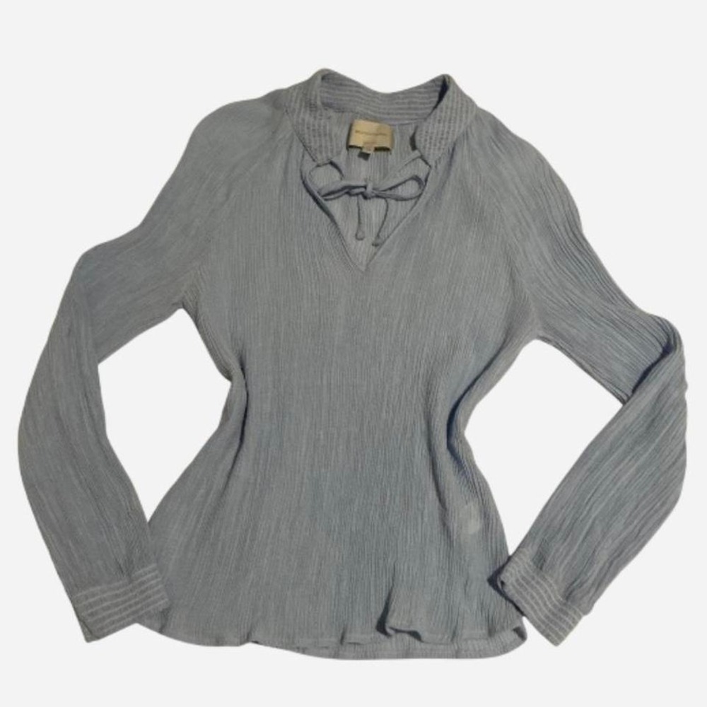 Zen‎ Blue long sleeve v-neck blouse with tie detail. Old money and quiet luxury